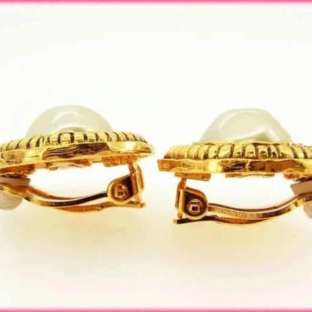 CHANEL Earring gold Women Authentic secondhand